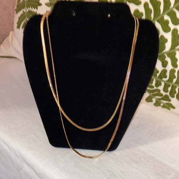 Beautiful Goldtone Two Strand Ladies Necklace - Picture 4 of 8